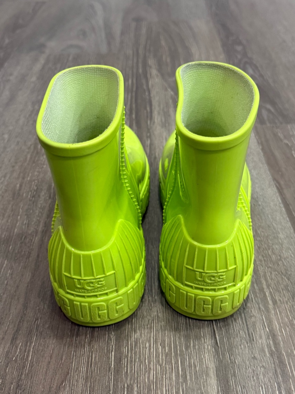 UGG’s Neon Green Waterproof Rain Boots - Picture 3 of 12